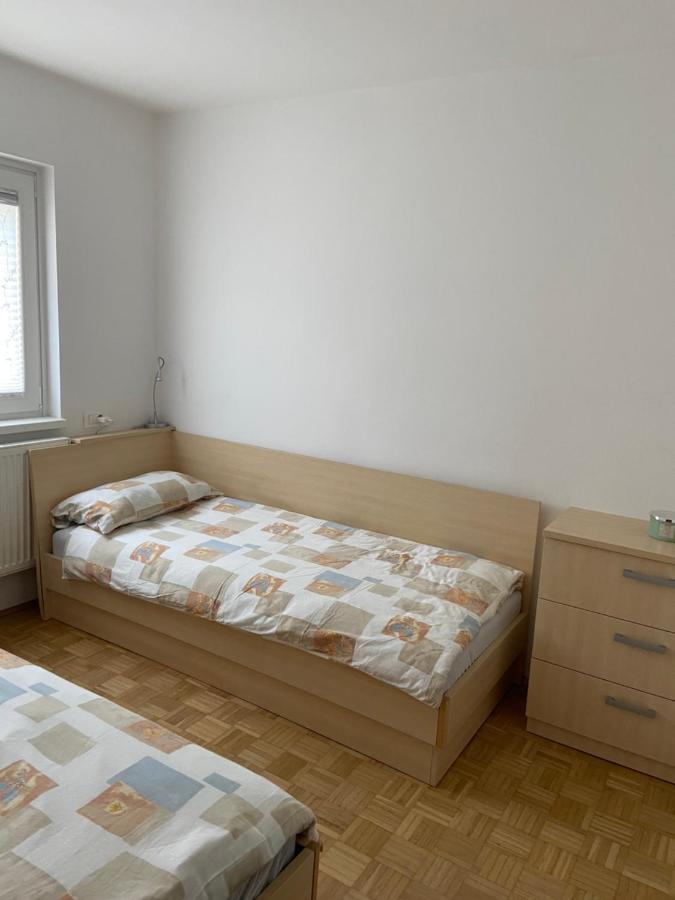 Bee's Place Apartment