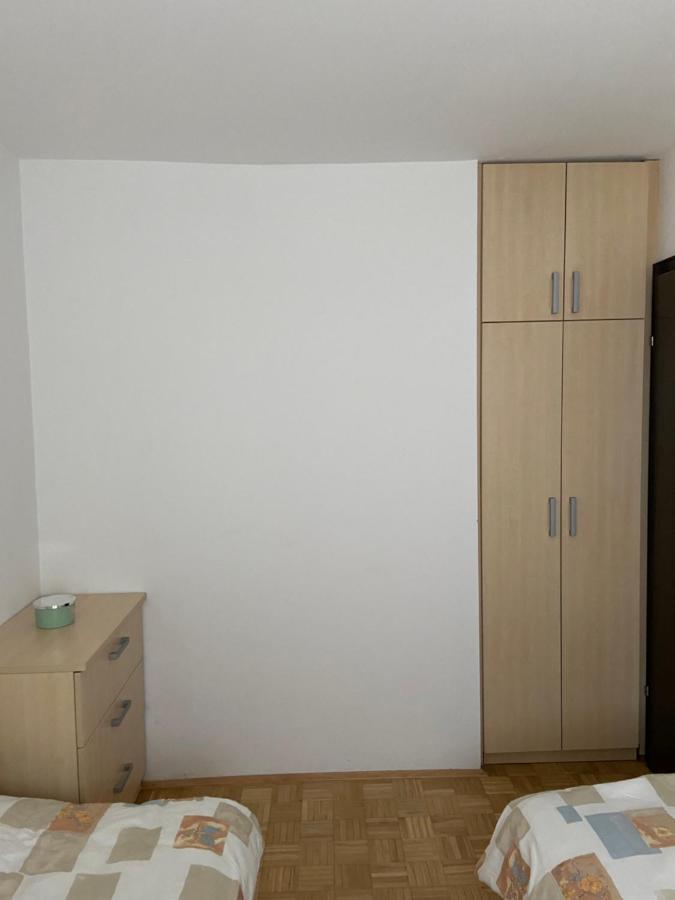 Bee's Place Apartment *